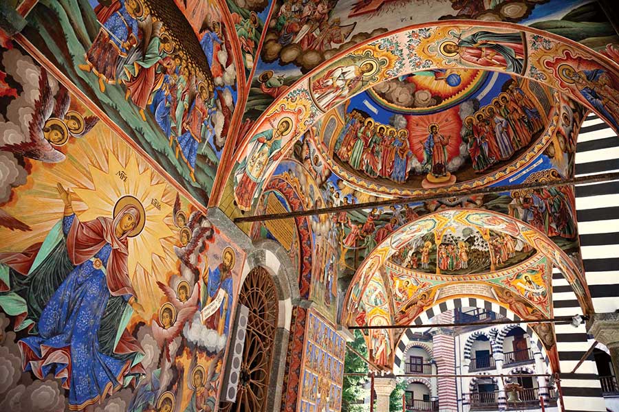 Interior del Monasterio de Rila Frescos y arquitectura del interior del Monasterio de Rila.