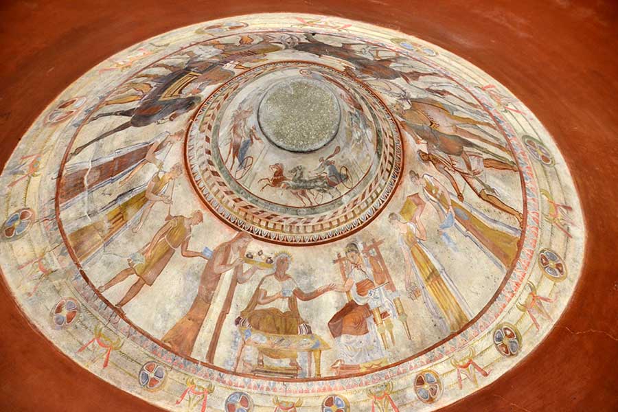 Interior de la Tumba Tracia de Kazanlak Interior de la tumba tracia de Kazanlak con su estructura en forma de colmena.