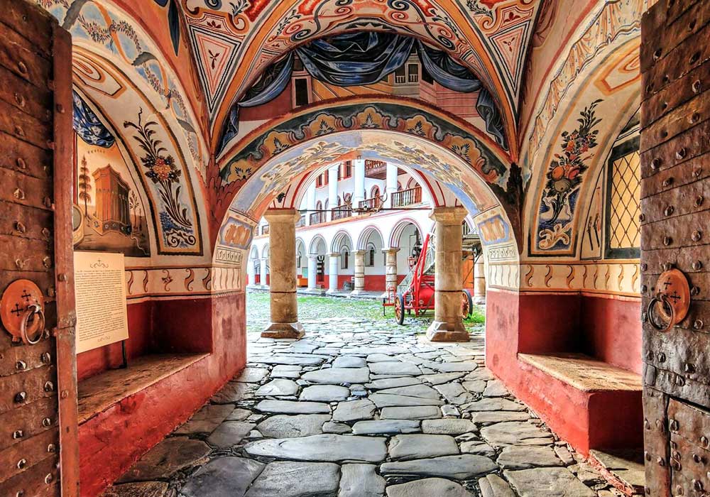Interior del Monasterio de Rila, el mayor y más importante monasterio ortodoxo de Bulgaria.