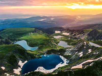 Atardecer Lagos de Rila situados en el noroeste de la montaña Rila en Bulgaria.